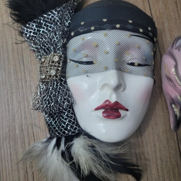 2 Vintage Porcelain/Ceramic deco jester/80s masks - kitschy wall decor - Picture 10 of 12